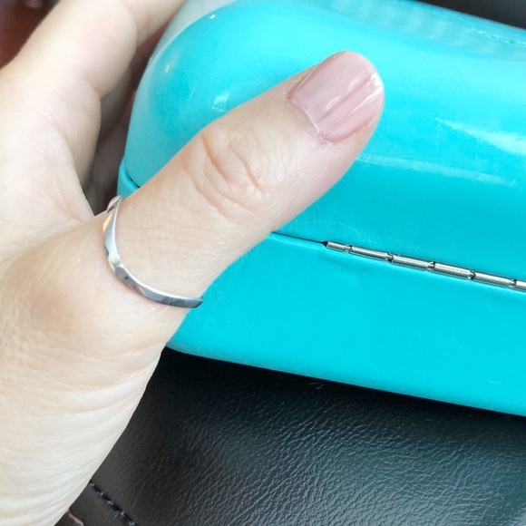 925 Sterling Silver Wavy Thumb Ring Any All Size - Picture 4 of 6